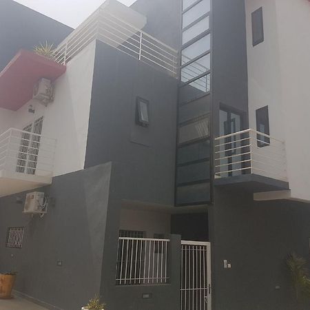 Residence Cheikh Fall Dakar Buitenkant foto