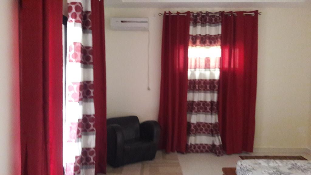 Residence Cheikh Fall Dakar Buitenkant foto